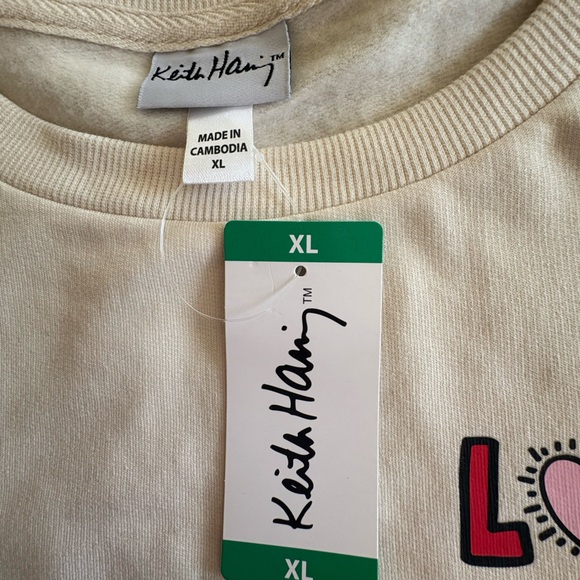 NWT - Keith Haring - Graphic Sweatshirt with Red Heart - Size XL - Picture 7 of 12